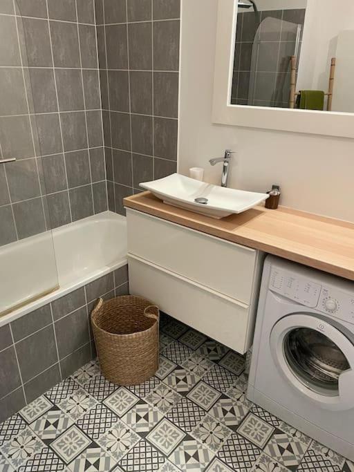 Studio 28 M2 & Jardin Privatif 20 M2 مونتينيو لي بروتون المظهر الخارجي الصورة
