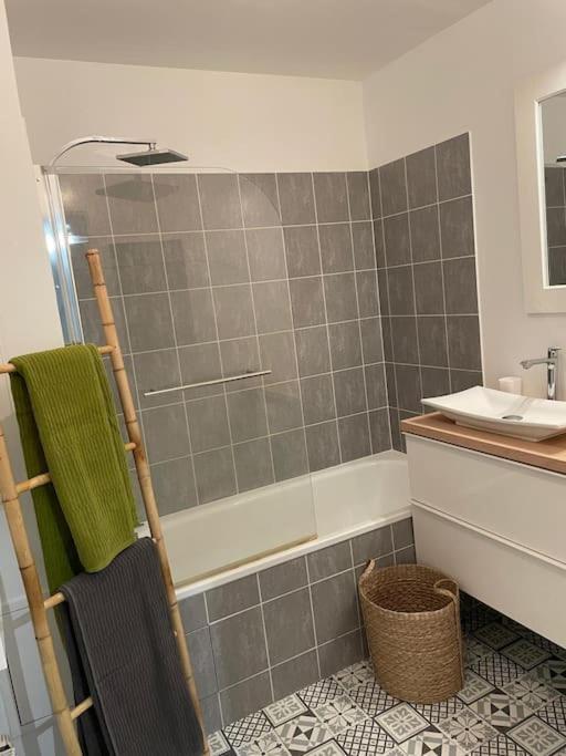 Studio 28 M2 & Jardin Privatif 20 M2 مونتينيو لي بروتون المظهر الخارجي الصورة