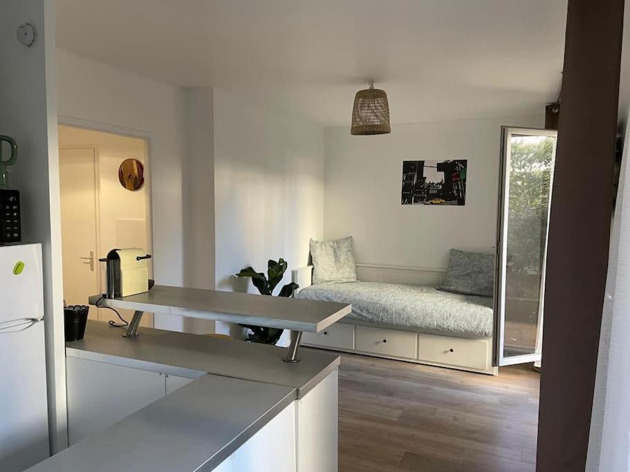 Studio 28 M2 & Jardin Privatif 20 M2 مونتينيو لي بروتون المظهر الخارجي الصورة